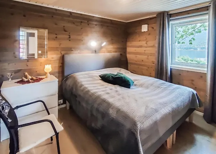 3 Bedroom Beautiful In * Forsand